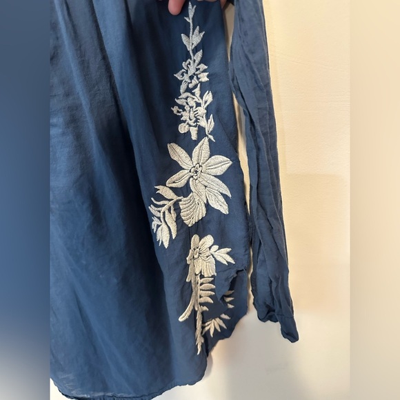 Johnny Was 3J Workshop Blue Long Sleeve Top with White Floral Embroidery Size S - Picture 4 of 13
